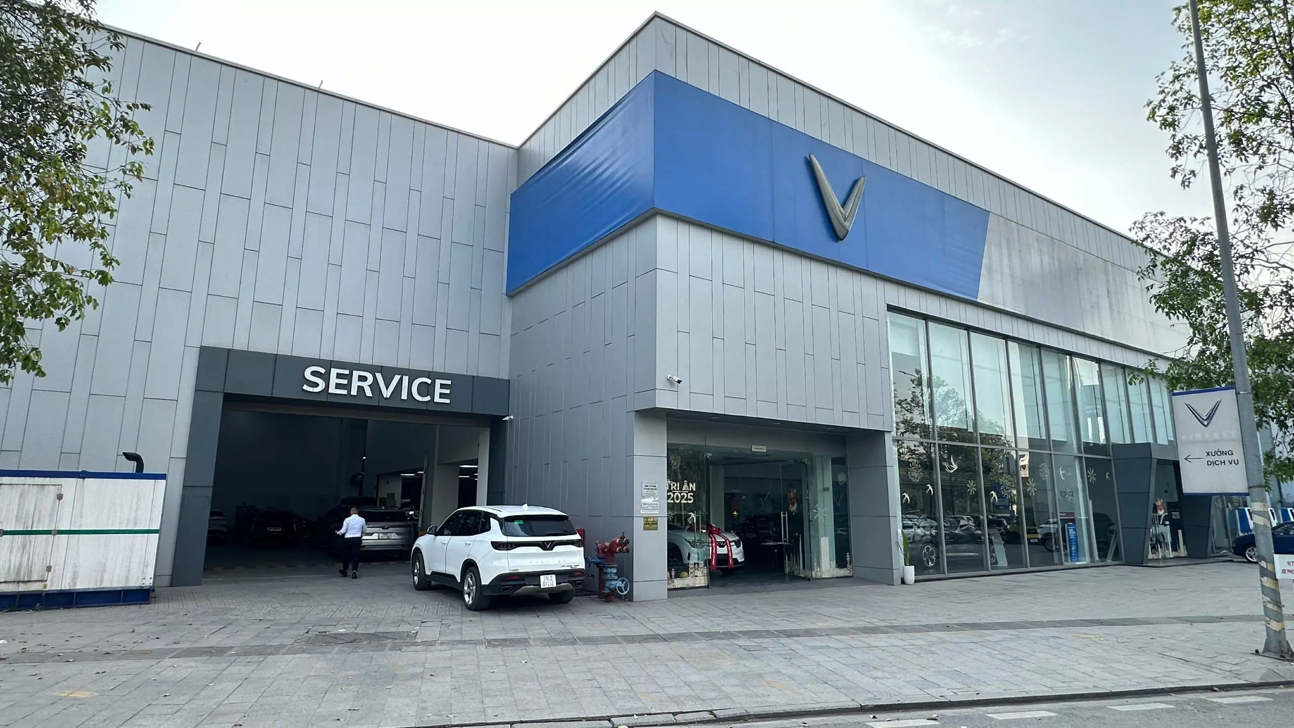 Đại lý 3S VinFast Long Biên