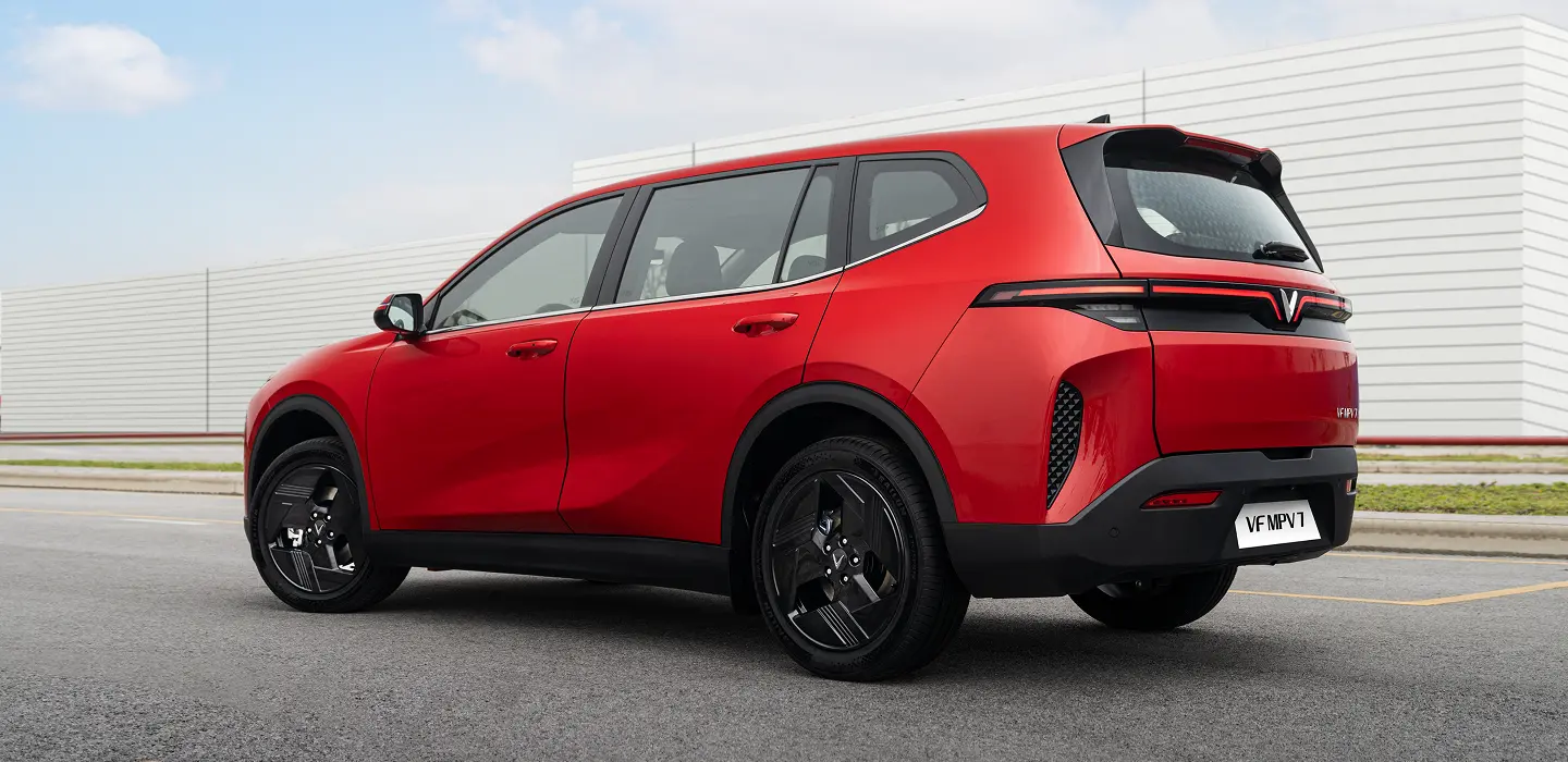 Th&acirc;n xe với chiều d&agrave;i cơ sở 2840 mm