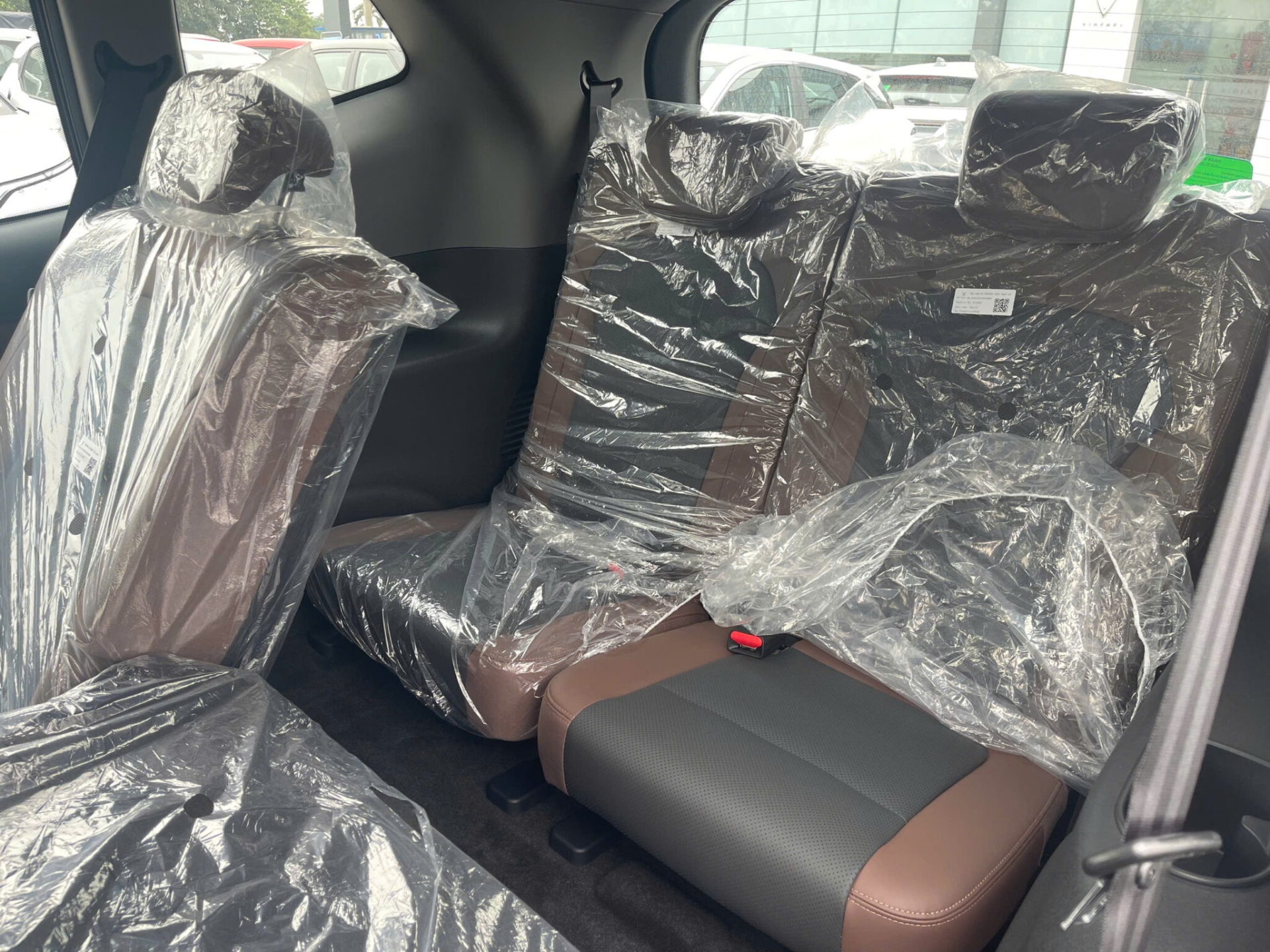 Nội thất h&agrave;ng ghế sau của VinFast MPV 7 