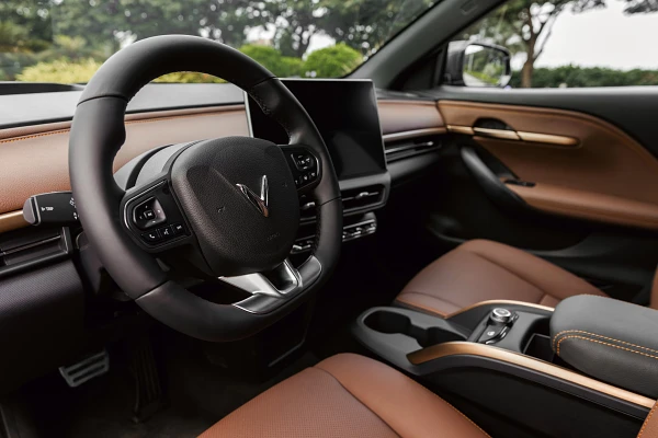 VF 6 trang bị đầy đủ 8 túi khí đảm bảo an toàn