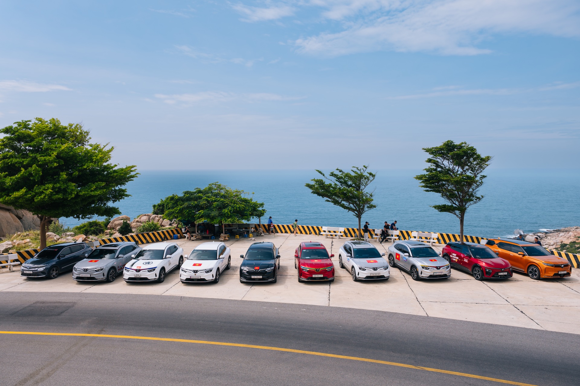 VinFast b&agrave;n giao 16.172 &ocirc; t&ocirc; điện