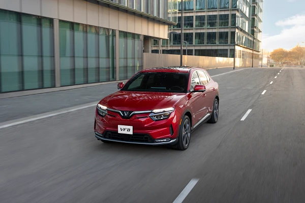 VinFast VF 8 mẫu xe rộng r&atilde;i tiện nghi 