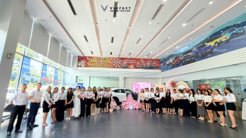 VINFAST NGUYỄN VĂN LINH RỘN RÀNG SẮC HOA, LAN TỎA NIỀM VUI NGÀY PHỤ NỮ VIỆT NAM 20/10