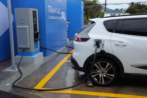 Lắp trạm sạc VinFast tại nhà: Lựa chọn thông minh cho chủ xe điện